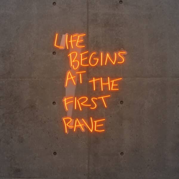 Napis LED Life Begins At The First Rave