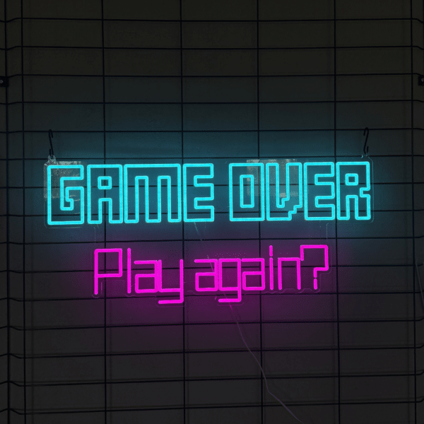 Napis LED GAME OVER Play Again?