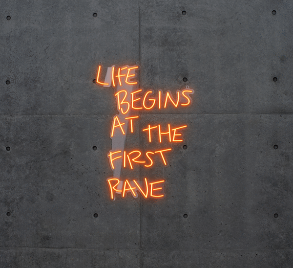 Napis LED Life Begins At The First Rave