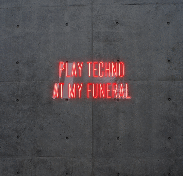 Napis LED Play Techno At My Funeral