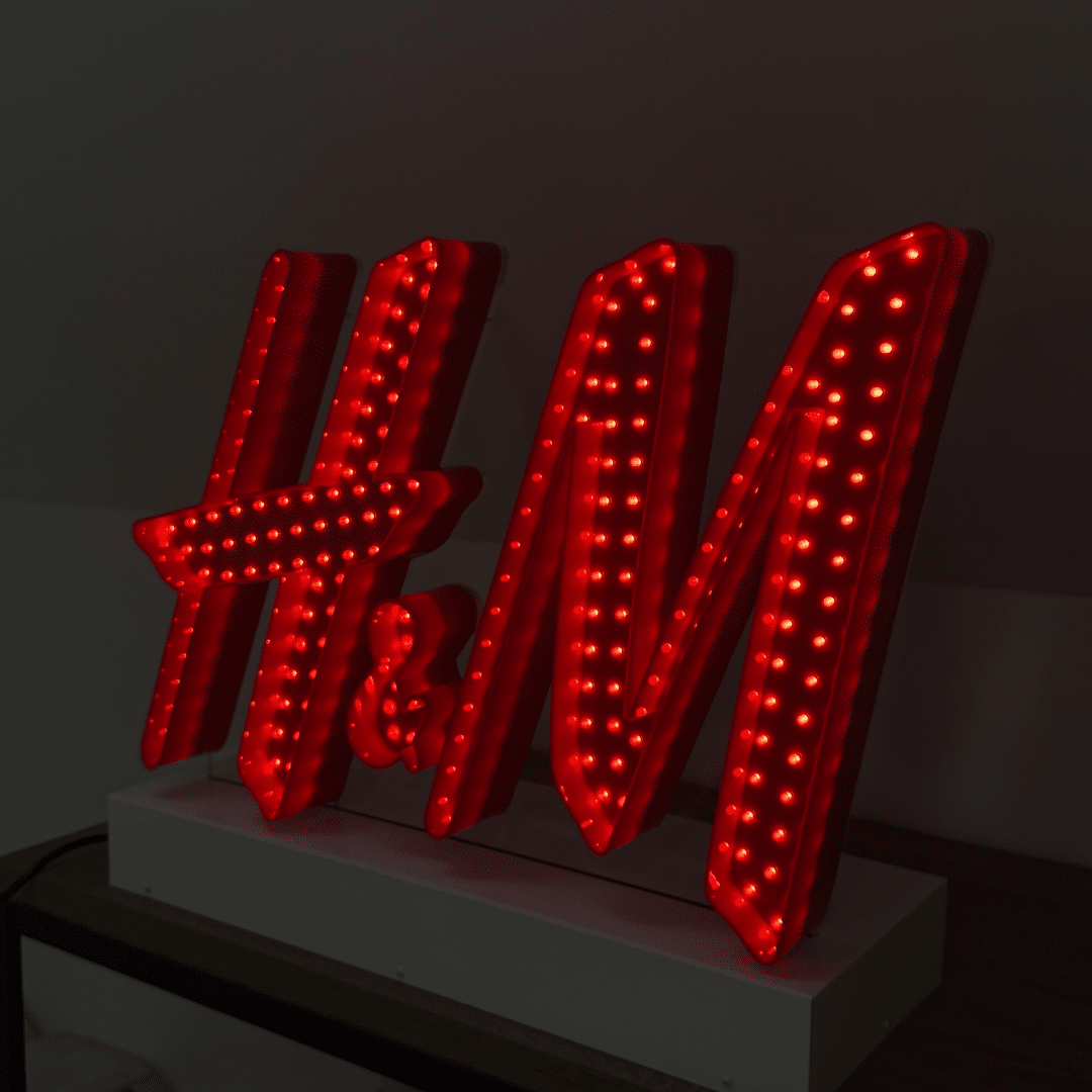 Logo — litery marquee