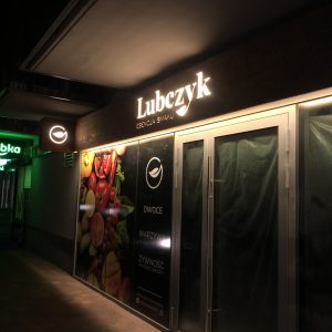 Kaseton reklamowy z drewna